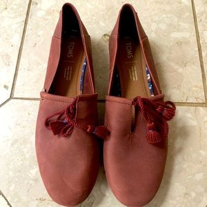 Tom’s Kelli tassel tie slide size 9 faded maroon